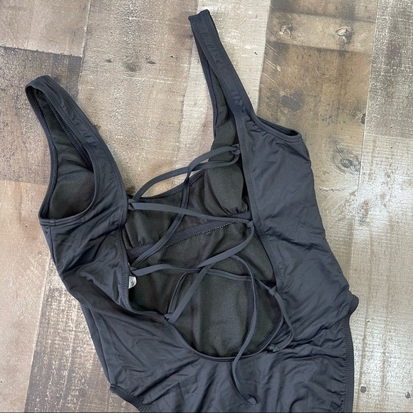 Bikini Lab Shell Yeah One Piece Swimsuit size Medium - Picture 5 of 11